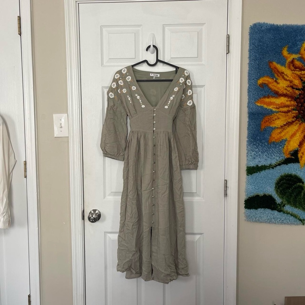 Elegant Ivy May Green Floral Embroidered Dress